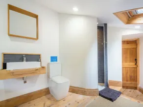 3 bedroom accommodation in Abergele - Image 3