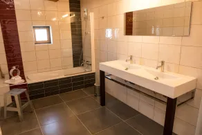 2 beautiful farmhouse upto 16 people private pool, views and air conditionning - Image 4