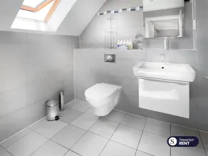 Chobham - 3 Bedroom Townhouse W/ Garden & Parking - Image 2