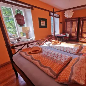 Beautiful: listed farmhouse in the middle of a palace park - Image 5