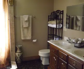 Beautiful Riverside Getaway - Image 2