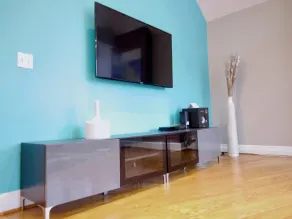 Hyde Park Penthouse with Private Patio - Image 2