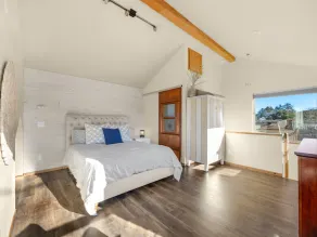 Beautiful Family Home, Less than one Block to the Beach - Image 5