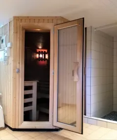 30 m til stranden, lyse lejlighed med sydvendt altan, strand stol, indendørs pool og sauna - Image 2