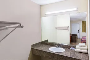 Garland Inn & Suites near Dallas TX - Image 3