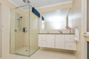 Stylish Retreat Family House 5BRM Wheelers Hill - Image 4