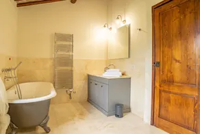 Herrliches, abgelegenes toskanisches Bauernhaus mit Pool in der Nähe der Bergstadt Cetona. - Image 3