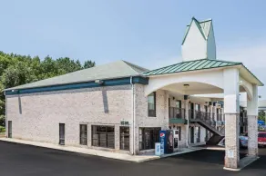 Brentwood Inn & Suites - Image 2