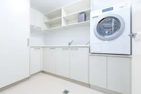 Luxurious Apartment, A Stones Throw From The Beach - Image 2