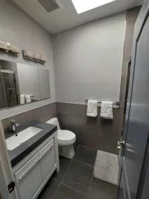 Spacious 3 bdrm, 8 beds, 2 baths w/ full kitchen - Image 2