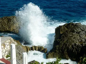 Seaside Jamaican Villa - 5 Bedrooms - Image 2