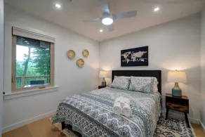 Mountain views in Private Lake and Golf community - Image 4