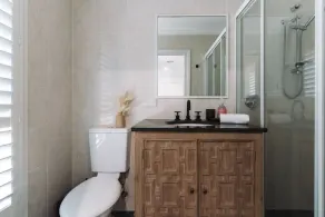 Modern 3BR with Courtyard in Lyons - Image 5