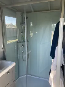 Luxury shepherd's hut near the beach - Image 2