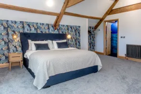 Stunning lake view - Image 3