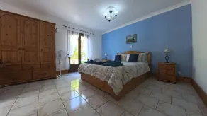 Spacieux trois chambres Montagne Villa avec piscine - Image 5