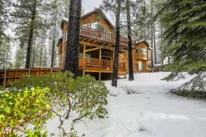 6 BR Lux Chalet-Hot Tub & Jetted Tub walking distance to Tesla charging station. - Image 2