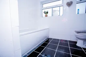 cosy ,spacious ,clean 3 bed house,10miuntes walk from town centre - Image 5