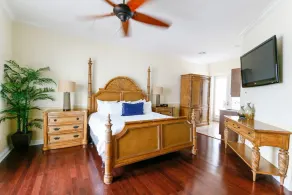 Grand Marina Suite -Waterfront Condo - Image 5