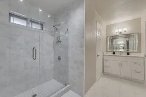 Spacious and Modern Home with Private Pool - Image 4