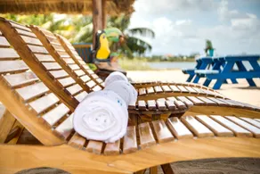 Estudio económico frente a la playa con bar en la piscina - Image 2