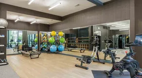 Landing Chic 1BD Gym - Image 2