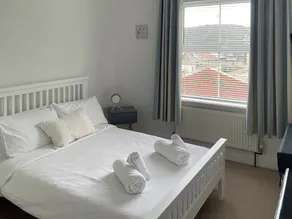 2 bedroom accommodation in School Steps - Image 4