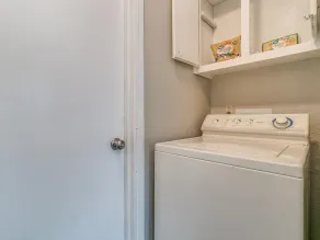 7 mil->Softball HOF-Near Tinker AFB- Full Kitchen-Fenced Bkyd-Garage-W/D-Dogs - Image 2