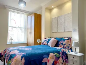 Stylish apartment with free parking, lift and views - Image 3