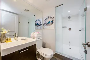 Family Size 2 Bedroom 2 Bathroom Suite w. 3 TVs and Balcony - Image 4