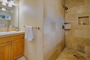 Upcountry Short Term Rental Home with Ocean and Mt Views, Close to Makawao Town. - Image 3