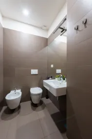 Spacious 3BR Apartment I Metro I near Karlin Square - Image 3