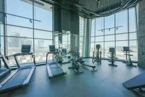 Yogi - Bright Apartment With Panoramic CityScape Views - Image 2
