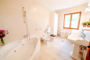 Villa Alma with private pool in a quiet location - Image 3