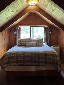 Relaxing log cabin retreat!Private hot tub, Fido Friendly,WI-FI,Snomobile access - Image 3