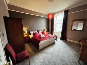 well positioned 2 bedroom property only 30 metres from the historic Royal Mile - Image 3
