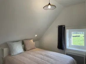 **Charming Farmhouse Retreat: Modern Comfort, Historic Charm, Ideal for Families & Outdoor Enthusiasts** - Image 5