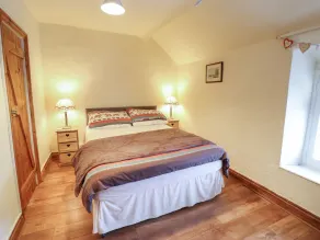 GWENALLT, pet friendly, character holiday cottage in Malltraeth - Image 4