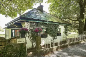 Galway Victorian Gate Lodge - Image 5