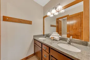 Luxe, emplacement et beaucoup d'équipements dans cette maison incroyable avec bain à remous - Image 3