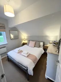 Relax & unwind in comfort in our beautiful pet friendly little cottage - Image 4