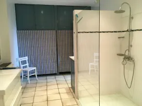 Utsikt över damm och hav i hjärtat av den gamla byn Bages mellan Narbonne och Collioure - Image 2