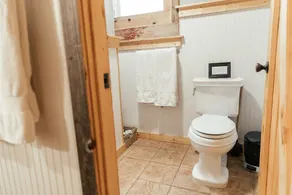Fully renovated barn on a relaxing pastoral lakeview property - Image 3