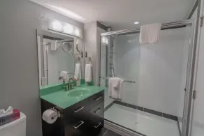 Sub-Penthouse 35th Floor | Sleeps 9, 270° Views, Pool & Patio | Walk to BC Place - Image 2