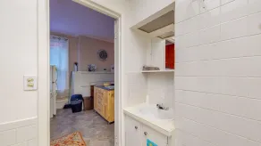 Bright and Cozy One-Bedroom, Quiet Neighborhood Downtown - Extended Stay - Image 3