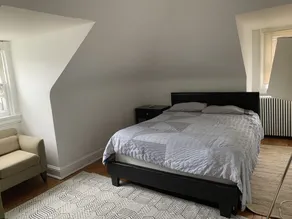 Attic Apartment in Leafy Roland Park - Image 5