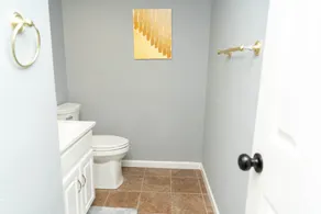 Modernes Haus mit 2 Schlafzimmern, Dachboden und einem Kamin im Wohnzimmer! - Image 4