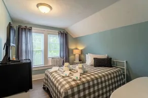 Room 8 (3rd Floor and Shared Bathroom) - Image 2