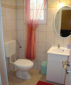 Appartement pour 2 personnes avec beau jardin - Image 2