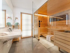Chalet avec terrasse couverte, sauna et belle vue - Image 2